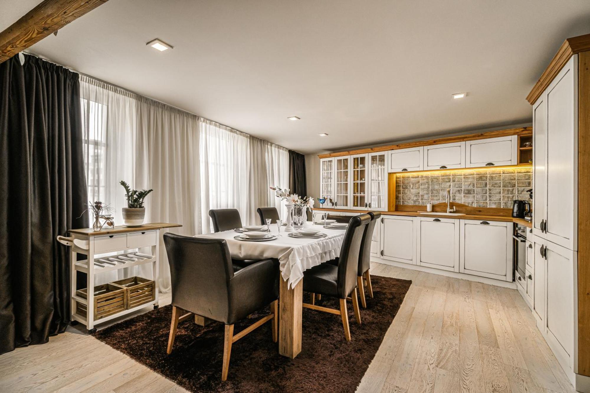 Luxurious And Royal Apartment In The Old Town Bratislava Exterior foto
